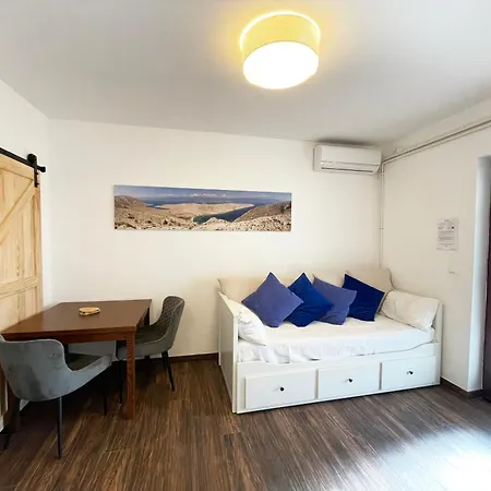 Monika & Breakfast Baskets 236 *