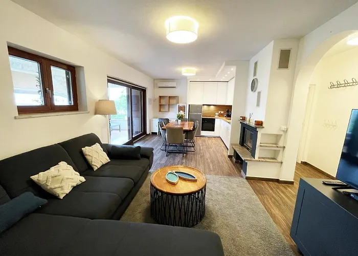 Monika & Breakfast Baskets 236 * Punat