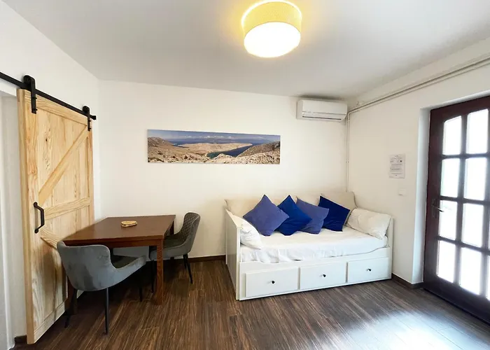 Monika & Breakfast Baskets 236 *