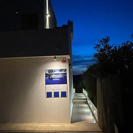 Monika & Breakfast Baskets 236 *