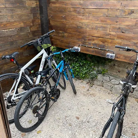 Monika & Breakfast Baskets 236 *